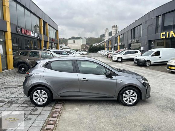 2023 MODEL RENAULT CLİO 1.0 Tce EQUILIBRE HATASIZ 29.000 KM %20