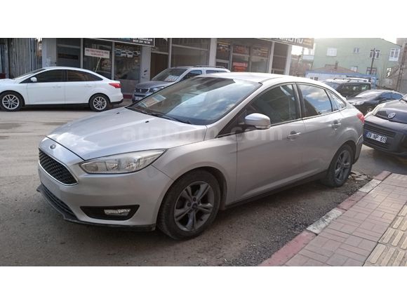 Galeriden Ford Focus 1.6 TDCi Style 2017 Model Van