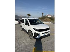 Sahibinden Peugeot Rifter 1.5 BlueHDI Allure 2025 Model 