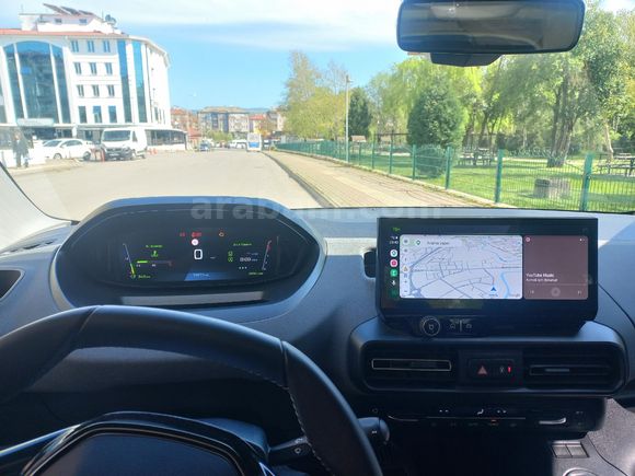 Memurdan Boyasız-Değişensiz 34 Bin KM - 2025 Rifter Yetkili Servis Bakımlı