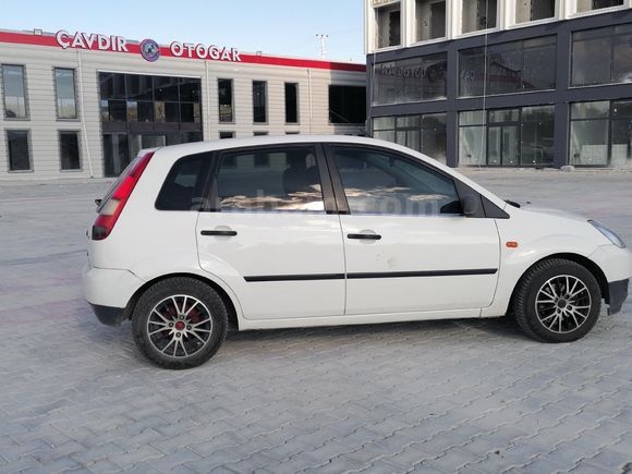 çok bakımlı ve temiz fiesta