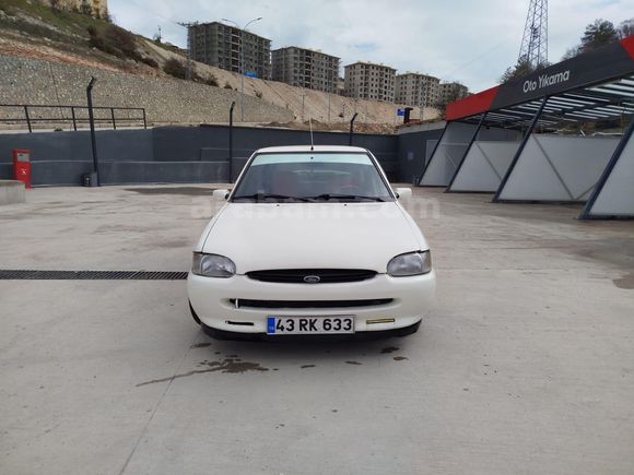 Sahibinden Ford Escort 1.6 Classic 1996 Model  176.000 km Beyaz