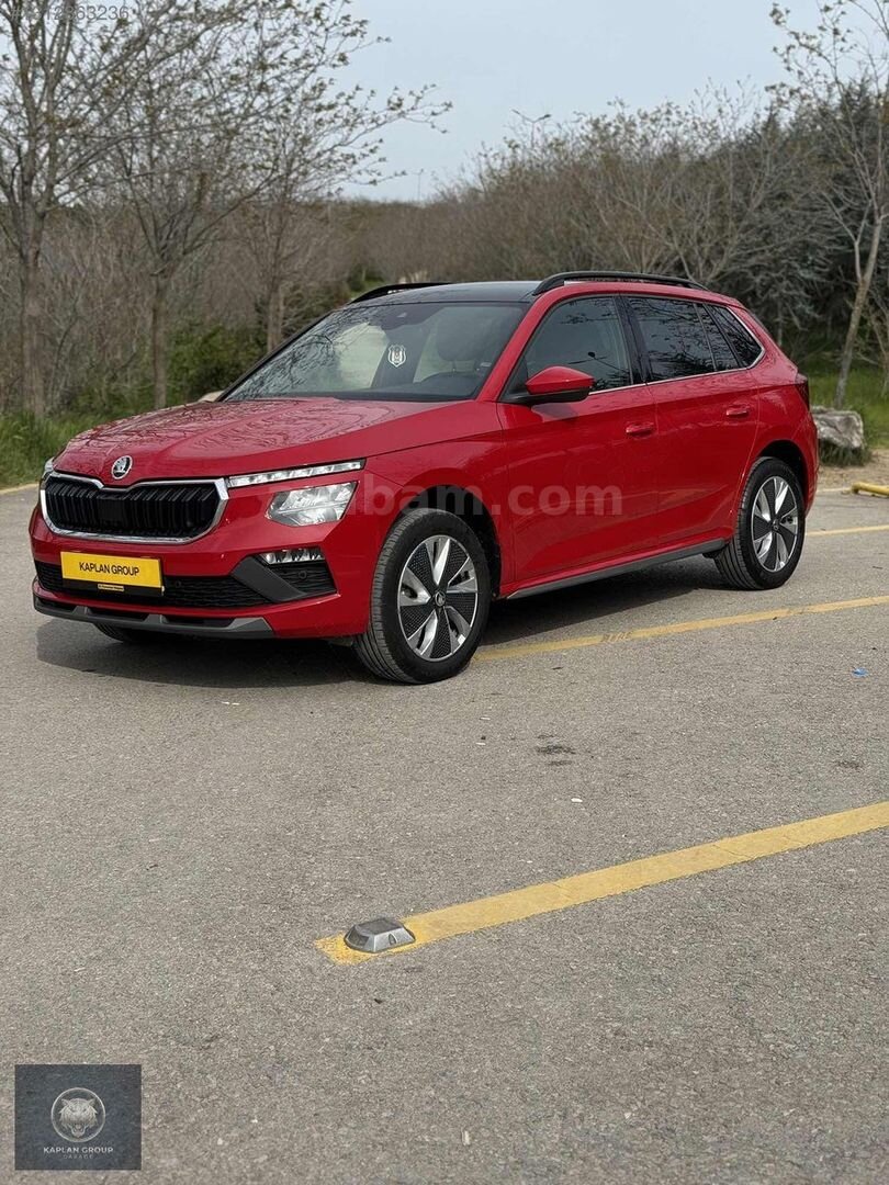 CAM TAVANLI KIRMIZI SKODA KAMIQ 1