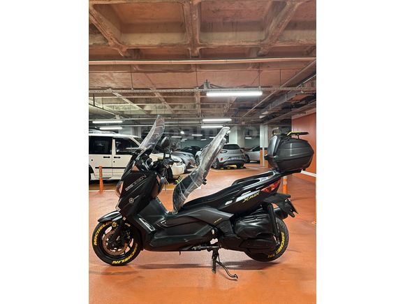  Yamaha X-Max 400 ABS MOMO DESIGN