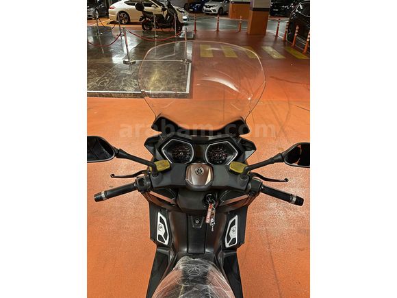  Yamaha X-Max 400 ABS MOMO DESIGN