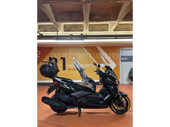  Yamaha X-Max 400 ABS MOMO DESIGN