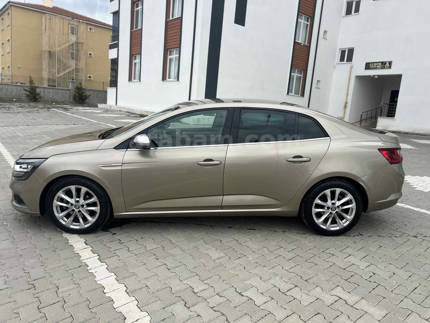 Galeriden Renault Megane 1.5 dCi Icon 2016 Model Yozgat 83.850 km Kahverengi 6