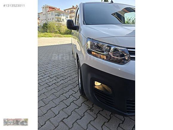 DEMİREL'DEN HATASIZ BOYASIZ 2022 CITROEN BERLINGO PANELVAN