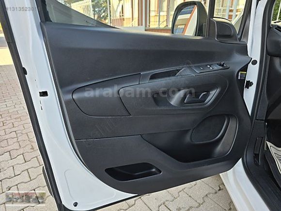 DEMİREL'DEN HATASIZ BOYASIZ 2022 CITROEN BERLINGO PANELVAN