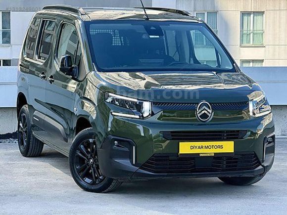 DİYAR MOTORS DAN 2025 BERLİNGO HATASIZ CAM TAVAN 32.000 KM
