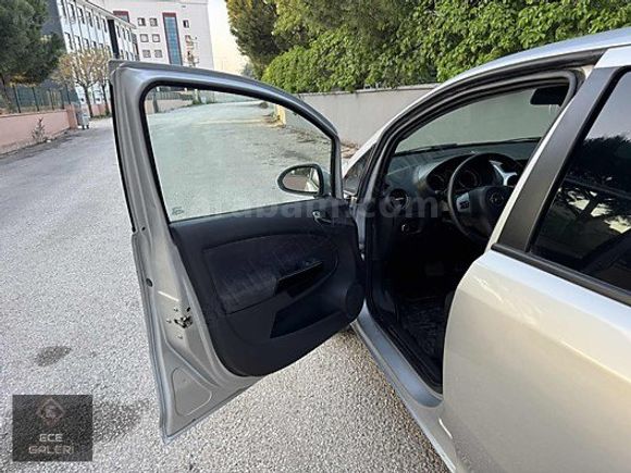 Galeriden Opel Corsa 1.4 Twinport Enjoy 2013 Model Manisa 85.500