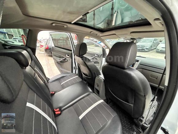 AKGÜN OTOMOTİV PLAZA'DAN CAM TAVANLI KUGA