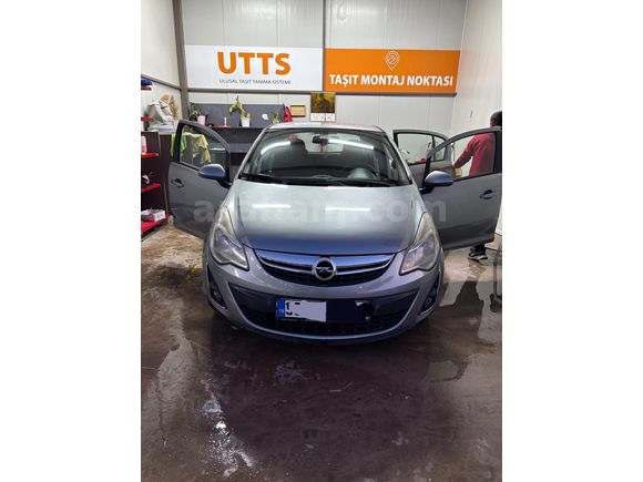 Sahibinden Opel Corsa 1.2 Twinport Essentia 2013 Model  Tek Boya