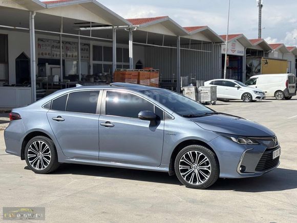 1.8 HYBRİD FLAME X PACK SUNROOFLU BAKIMLI