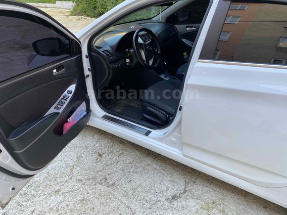 Sahibinden Hyundai Accent Blue 1.6 CRDI Prime 2015 Model 