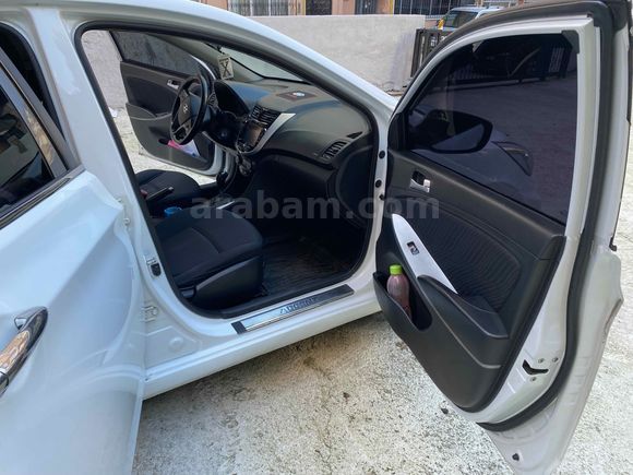Sahibinden Hyundai Accent Blue 1.6 CRDI Prime 2015 Model 