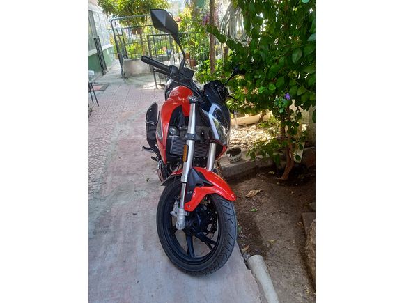 ÇOK TEMİZ AZ KM DE HASARSIZ BENELLİ 125-S