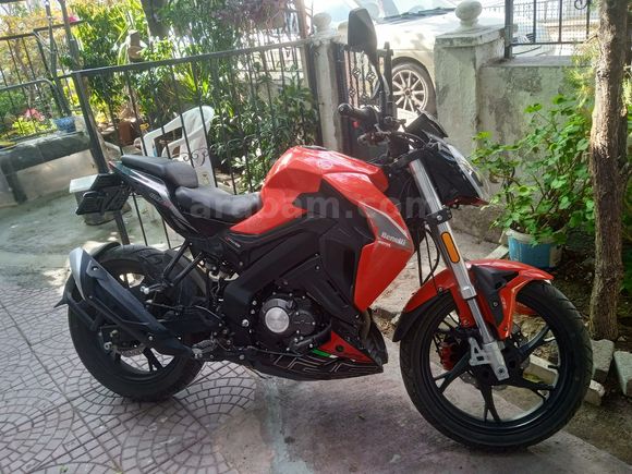 ÇOK TEMİZ AZ KM DE HASARSIZ BENELLİ 125-S