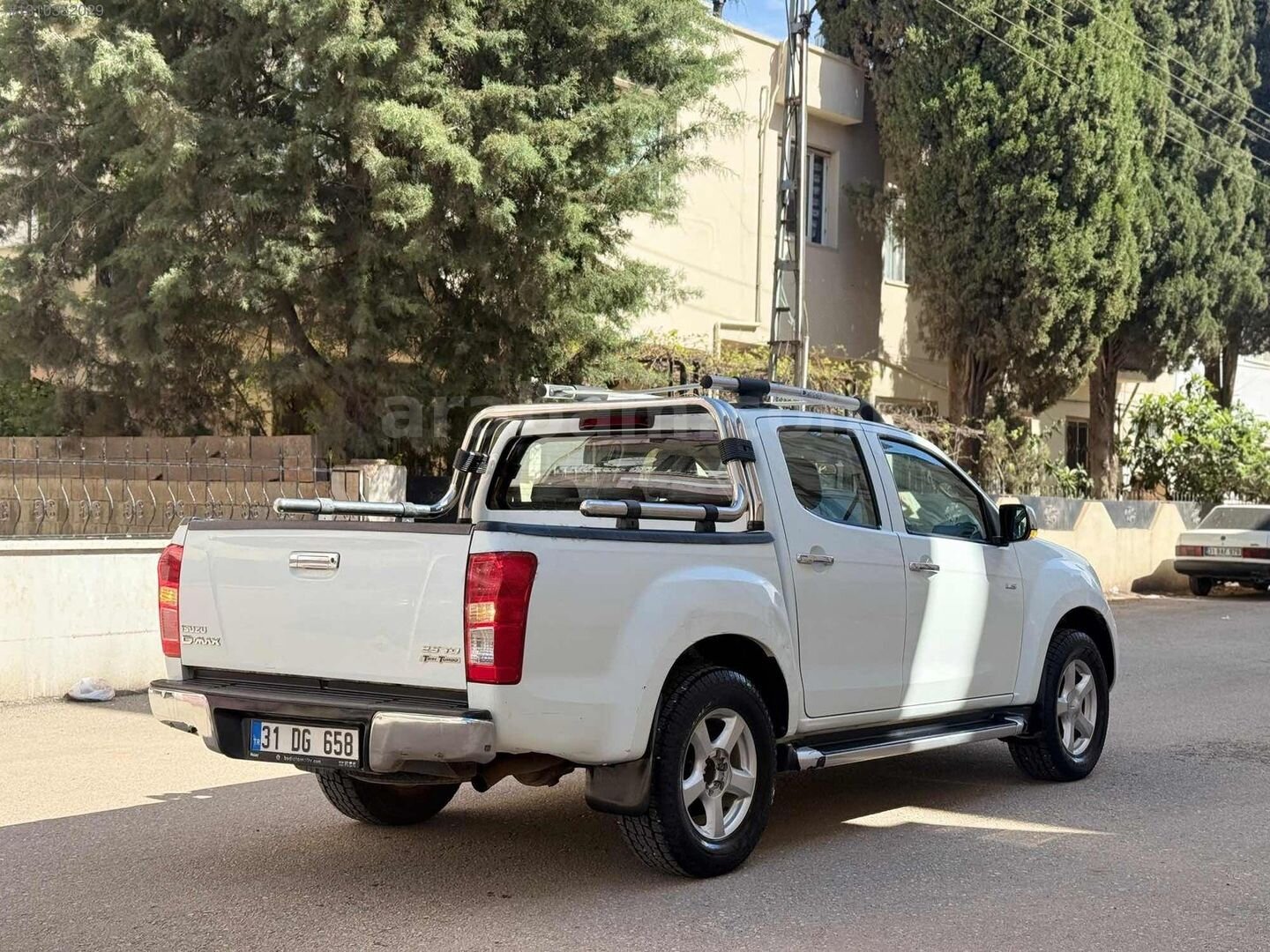 Galeriden Isuzu D-Max 2.5 4x4 V-Cross 2014 Model Hatay 208.000 km Beyaz 6