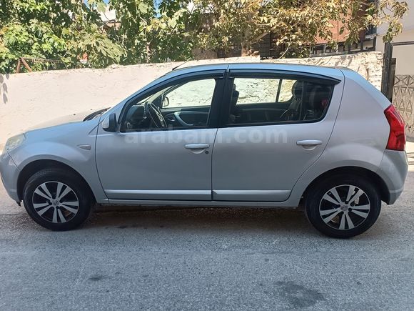 Sahibinden Dacia Sandero 1.4 Laureate 2009 Model  270 km Gri