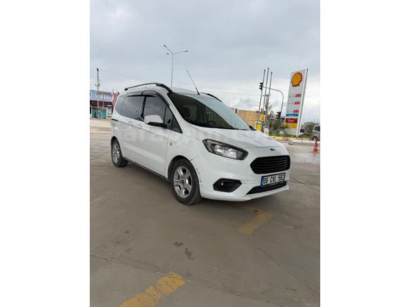 Galeriden Ford Tourneo Courier 1.5 TDCi Delux 2022 Model Ağrı