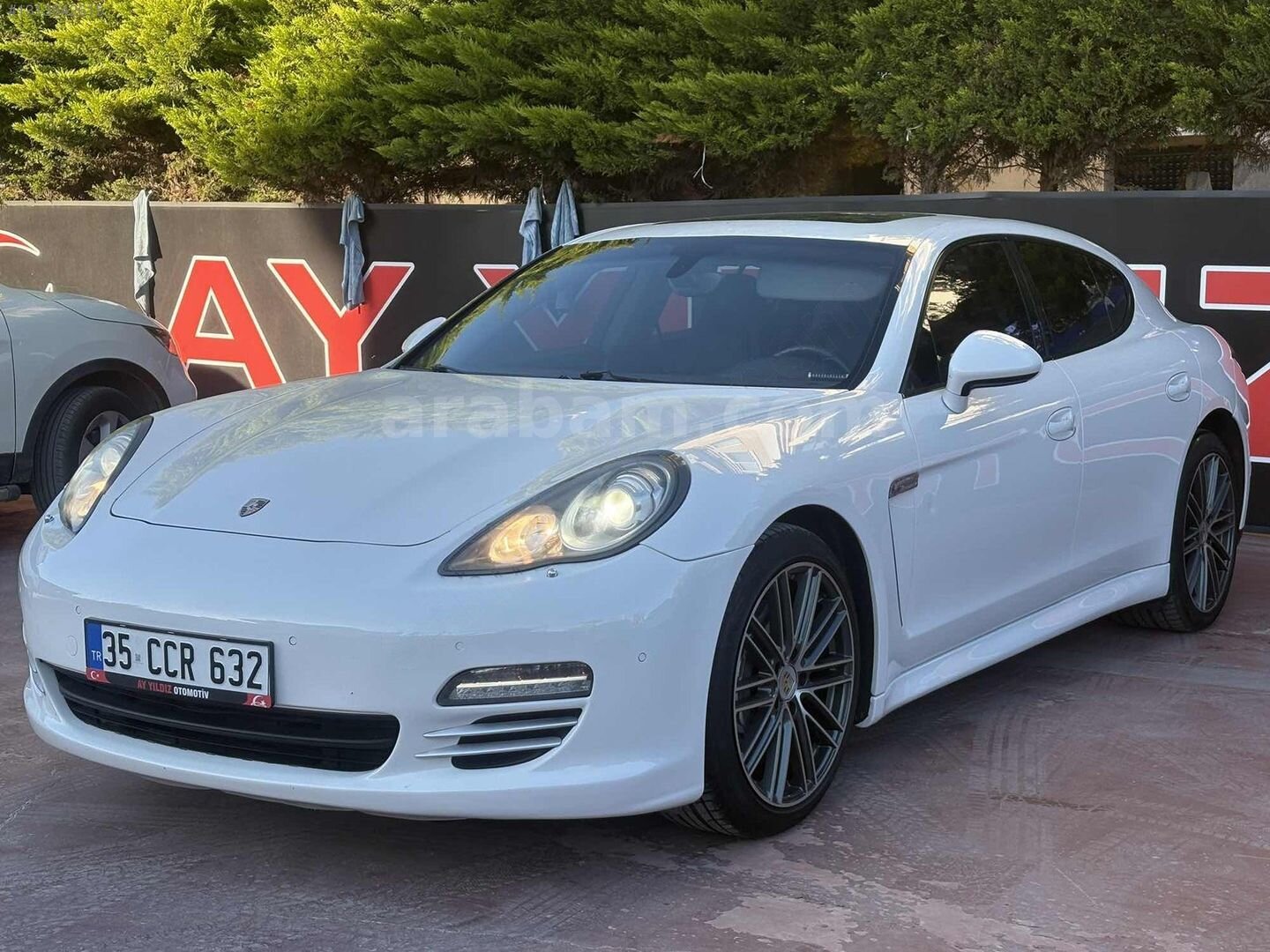 Galeriden Porsche Panamera 4 2011 Model Aydın 255.000 km Beyaz 3