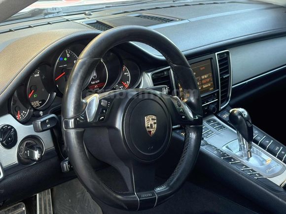 AY YILDIZ OTOMOTİV'DEN PORSCHE PANAMERA 4