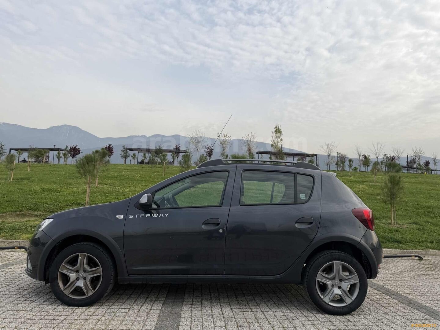 Galeriden Dacia Sandero 0.9 TCe Stepway 2019 Model Bursa 134.500 km Füme 7