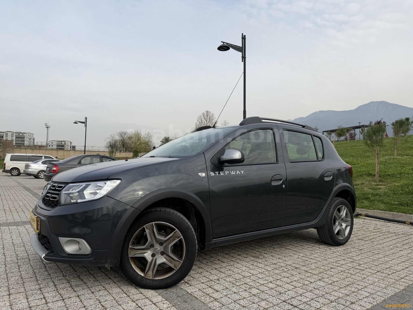 Galeriden Dacia Sandero 0.9 TCe Stepway 2019 Model Bursa 134.500 km Füme 3