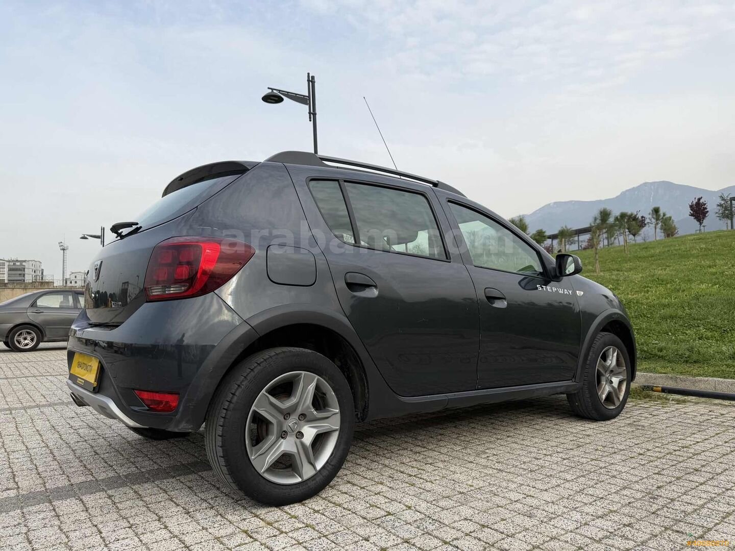 Galeriden Dacia Sandero 0.9 TCe Stepway 2019 Model Bursa 134.500 km Füme 4