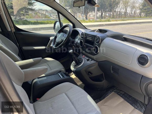 DÜZ MOTORS PEUGEOT PARTNER 1.6 HDİ CAM TAVAN DEĞİŞENSİZ BOYASIZ