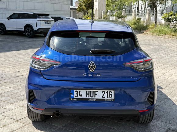 Galeriden Renault Clio 1.0 TCe Evolution 2023 Model İstanbul 52.500 km Lacivert