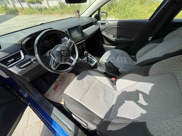 Galeriden Renault Clio 1.0 TCe Evolution 2023 Model İstanbul 52.500 km Lacivert