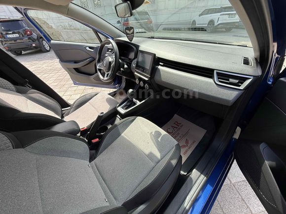 Galeriden Renault Clio 1.0 TCe Evolution 2023 Model İstanbul 52.500 km Lacivert