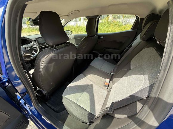 Galeriden Renault Clio 1.0 TCe Evolution 2023 Model İstanbul 52.500 km Lacivert