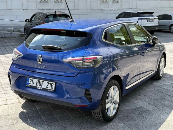 Galeriden Renault Clio 1.0 TCe Evolution 2023 Model İstanbul 52.500 km Lacivert