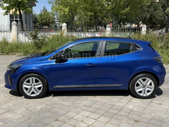 Galeriden Renault Clio 1.0 TCe Evolution 2023 Model İstanbul 52.500 km Lacivert