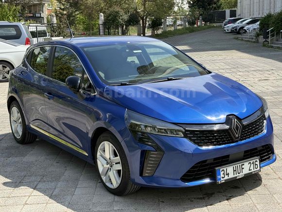 Galeriden Renault Clio 1.0 TCe Evolution 2023 Model İstanbul 52.500 km Lacivert