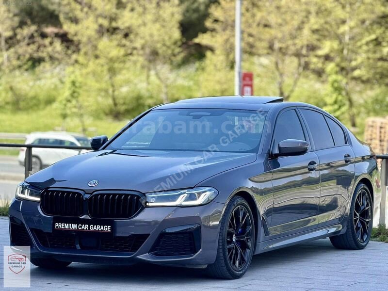 Galeriden BMW 5 Serisi 520i 50th Year M Edition 2022 Model İstanbul 98.000 km Gri