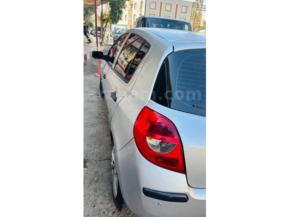 SAĞLIK PERSONELİNDEN 1 PARÇA BOYALI CLİO 3 TEMİZ