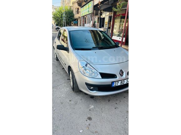 SAĞLIK PERSONELİNDEN 1 PARÇA BOYALI CLİO 3 TEMİZ