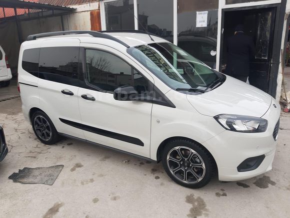 Sahibinden Ford Tourneo Courier 1.5 TDCi Titanium Plus 2022 Model