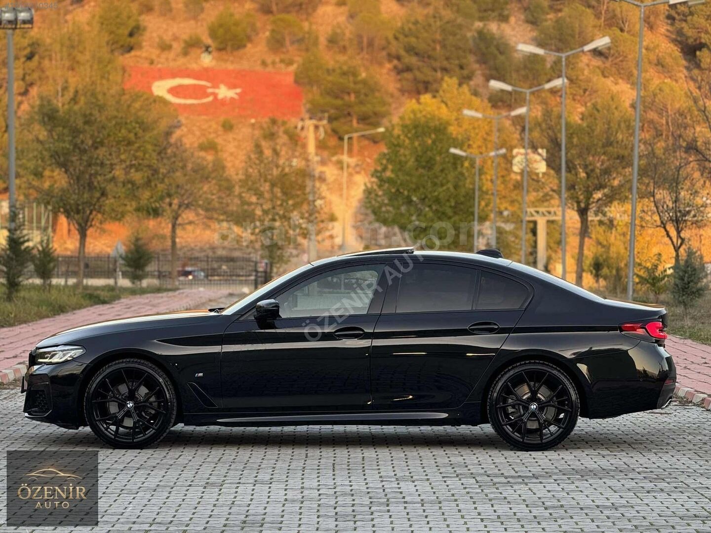 Galeriden BMW 5 Serisi 520i M Sport 2023 Model Çorum 30.000 km Siyah 4