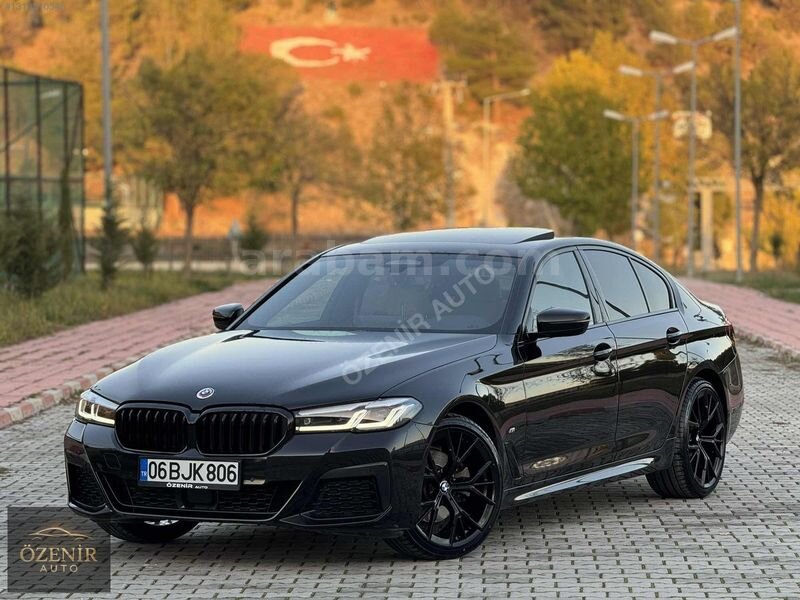 Galeriden BMW 5 Serisi 520i M Sport 2023 Model Çorum 30.000 km Siyah