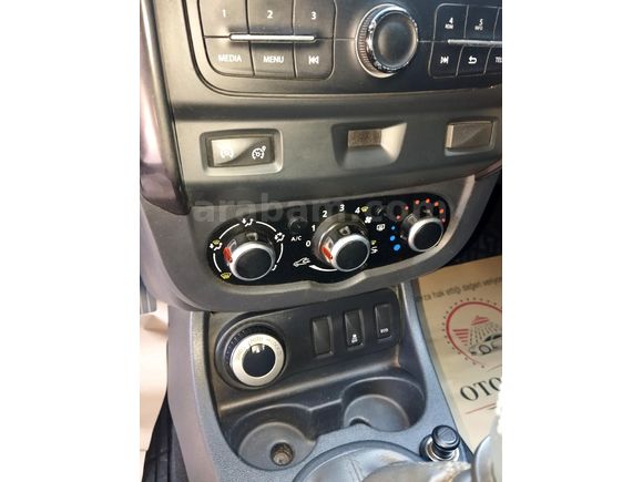 ÖZDEN OTOMOTİV 1.5 DİZEL 110 DACİA DUSTER LAUREATE 4*4 6 VİTES