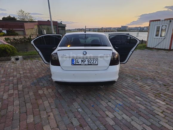 Sahibinden Skoda Rapid 1.4 TDI Ambition 2015 Model