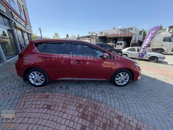 EDİRNE ADA OTOMOTİVDEN 2013 TOYOTA AURİS 1,4 D - 4D CAM TAVAN