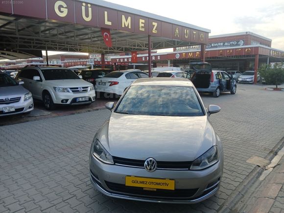 Temiz tek parça boyalı otomobil