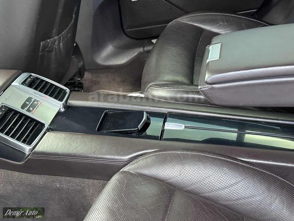 BAYİ ÇIKIŞLI DÜŞÜK KM DE FACELIFT ÇEVİRİMLİ BAKIMLI PANAMERA