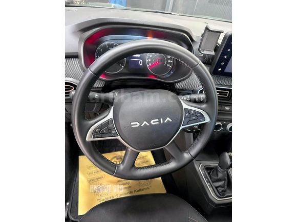OTOMATİK 2023 SANDERO EXPRESSİON 1.0TCe 13000 KM